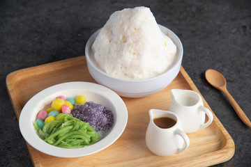 Bingsu with thai dessert