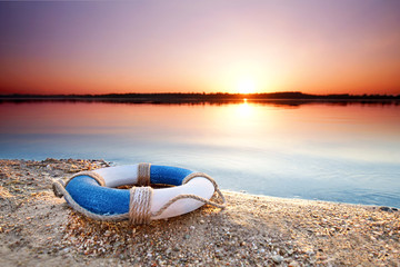 Rettungsreifen am Strand