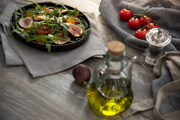 Fototapeta na wymiar Salad on plates, sprinkle with cheese, oil and tomato.