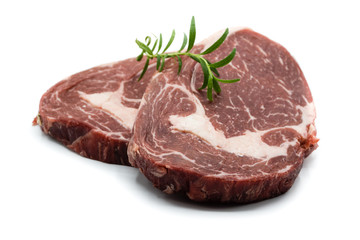 Rohes Rinderfilet Rindersteak entrecôte, entrecote Rindfleisch isoliert freigestellt auf weißen Hintergrund, Freisteller