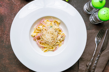 Pasta fettuccine with ham and cheese