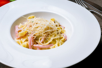 Pasta fettuccine with ham and cheese