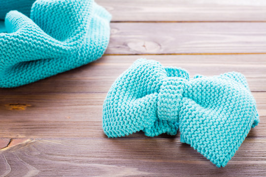 Knitted mint headband  and snud on a wooden table