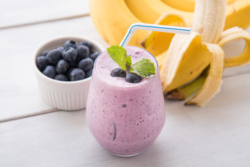 blueberry and banana smoothie