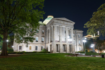 Fototapeta na wymiar Night at the North Carolina Capitol Building