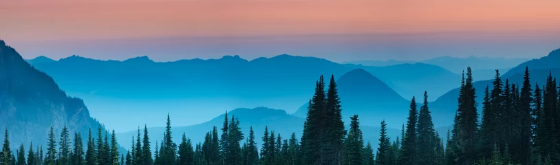 Fotobehang Zalmroze Blauw uur na zonsondergang over de Cascade-bergen