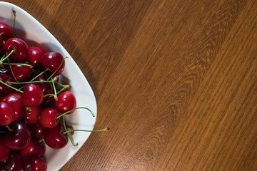 Fototapeta na wymiar cherry in the plate on the table