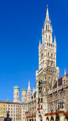 Fototapeta na wymiar Neues Rathaus and Frauenkirche in Munich, Bavaria, Germany