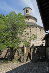 la rotonda di San Tomè; chiesa romanica ad Almenno San Bartolomeo