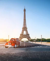 Wandaufkleber Pariser Straße mit Blick auf den berühmten Pariser Eiffelturm an einem sonnigen Tag mit etwas Sonnenschein © AA+W