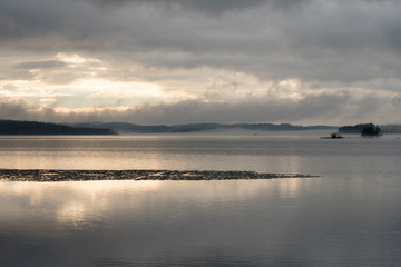 Obraz premium Ice floe at a melting lake in springtime