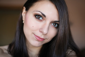 close-up portret of beautiful young brunette woman