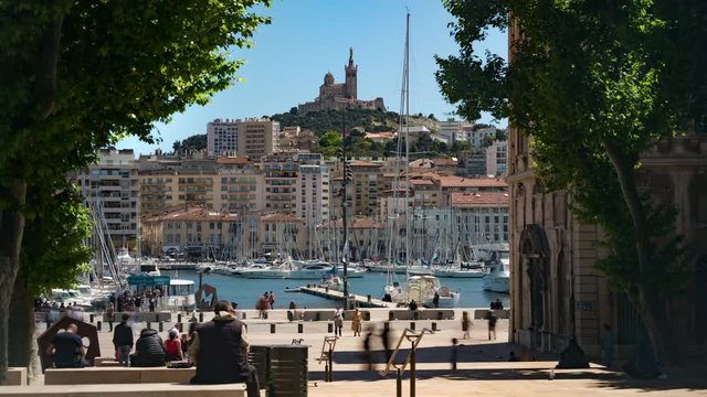 Timelapse - Marseille old port Basilica