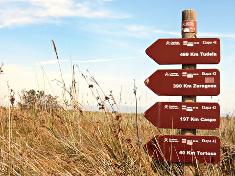 Cartel se&ntilde;alizador de la gran ruta 99 en el Delta del Ebro