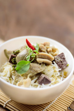 Thai food, rice noodles with green curry chicken (Kanom Jeen Kang Keaw Wan Gai)