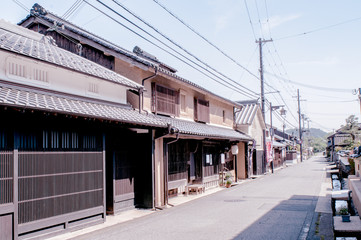 Fototapeta na wymiar 兵庫県、因幡街道・平福の宿、焼杉板壁