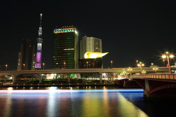 Fototapeta premium 吾妻橋の袂から望む隅田川夜景