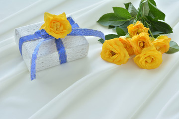 黄色の薔薇  ギフトボックス　



