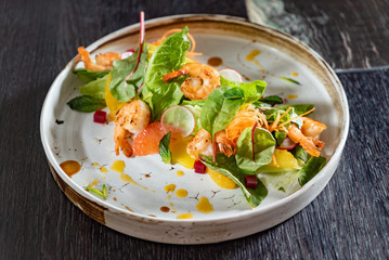 salad with shrimps