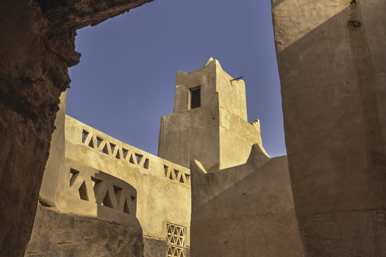 Ksour Taghit, fortified village in oasis of Sahara desert with traditional mud-brick architecture, Algeria