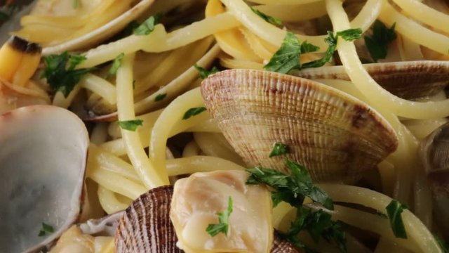 Spaghetti con Vongole Veraci
