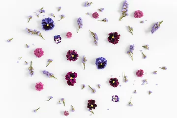 Papier Peint photo Lavable Pansies Flowers composition. Pattern made of colorful flowers on white background. Flat lay, top view