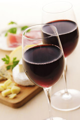 赤ワインとオードブル　Red wine and cheese platter