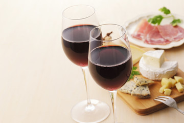 赤ワインとオードブル　Red wine and cheese platter