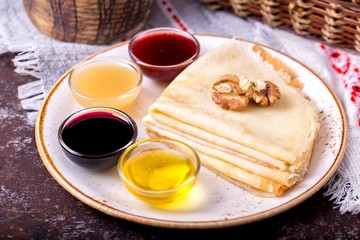 Thin pancakes with sweet sauces.