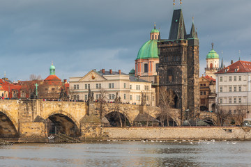 Prag an der Moldau mit Karlsbrücke und Dom in Tschechin