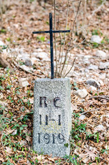 A cross over a gravestone recalls an unknown fact occurred on the first of Jannuary, 1919