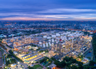 Obraz premium Aerial view of twilight of oil refinery ,Shot from drone of Oil refinery and Petrochemical plant at dusk , Bangkok, Thailand