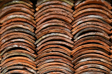 wall made of pottery tile