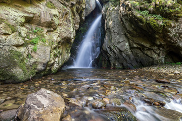 Obraz premium Amazing Landscape of Fotinovo waterfalls (Fotinski waterfall) in Rhodopes Mountain, Pazardzhik region, Bulgaria