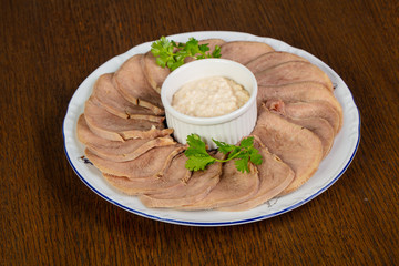 Beef tongue with sauce