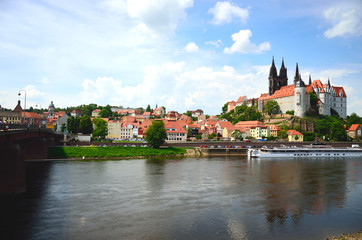Obraz premium Medieval Albrechtsburg castle overlooking the Elbe river in Meissen, Germany