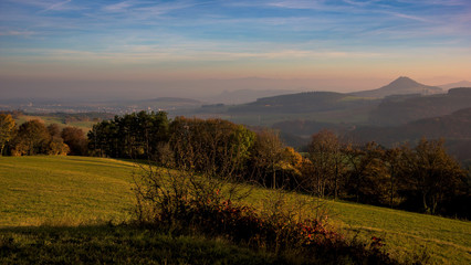 Fototapeta na wymiar Vulkan Landschaft im Hegau, Deutschland