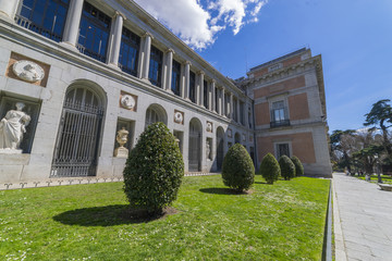 Fototapeta premium MADRID, SPAIN - MAY 15, 2018: Entrance of El Prado museum with a Statue of Velazquez