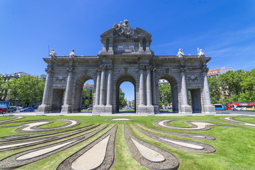 Puerta de Alcala: A Grand Monument to the Spanish Monarchs in Madrid, Spain, Europe