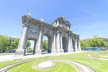 Obraz premium Famous monument known as Alcala gate located in Madrid, Spain