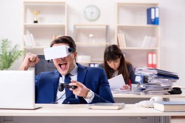 Fototapeta premium Employee with virtual reality glasses in office