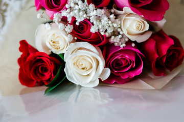 bouquet red and white roses