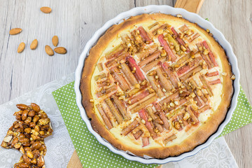 Rhubarb cake with caramelized almond krokant