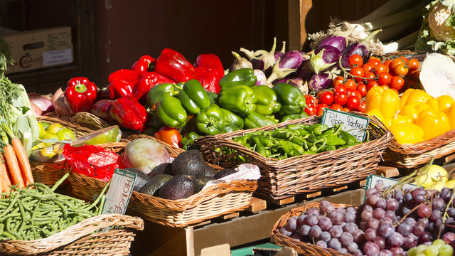 Mercado de frutas y verduras en ciudadela menorca