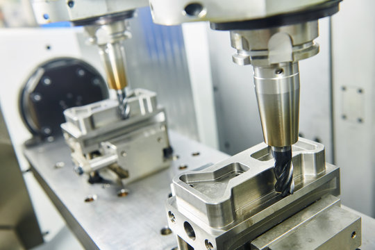 two spindel CNC milling machine at simultaneous metal working