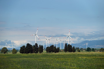 Mehrere Windr&auml;der zur umweltfreundlichen Energiegewinnung