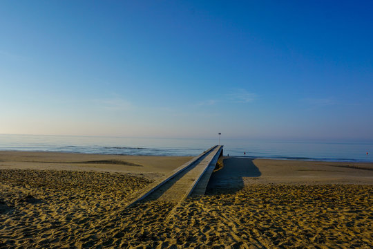 Strande Billeder – Gennemse 523 stockfotos, vektorer og videoer | Adobe ...