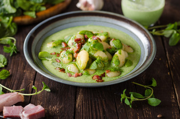 Gnocchi with bacon and basil spinach sauce
