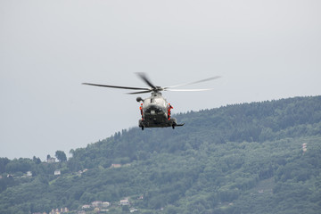Fototapeta na wymiar Elicottero per il soccorso in mare