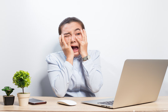 Woman has shock when she look at laptop